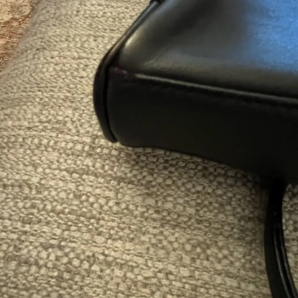 G by Guess black crossbody purse
